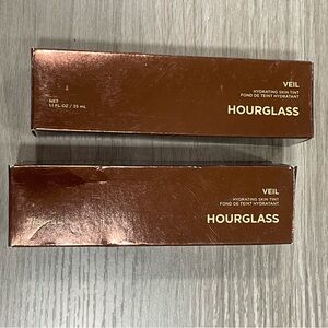 Hourglass Veil Hydrating Skin Tint - Metallic Brown & Gold Accents